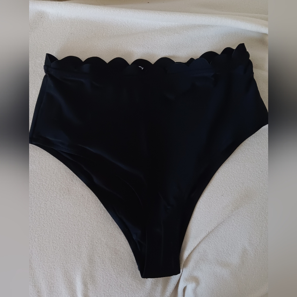Cupshe Scalloped Edge bathing suit bottom